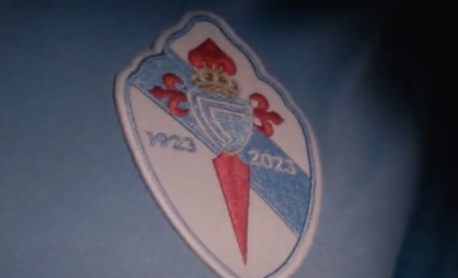 Escudo del celta en la camiseta