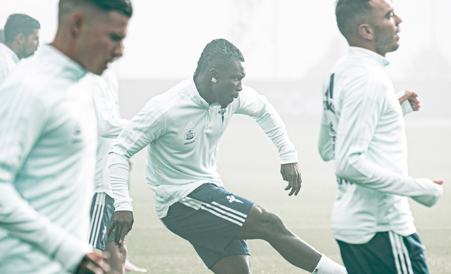 Futbolistas entrenando