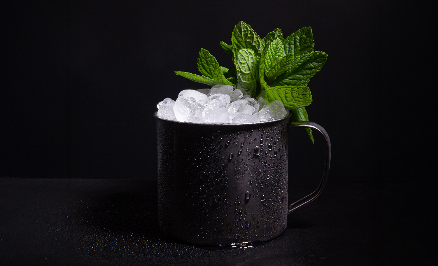 cocktail hielo y hierbabuena